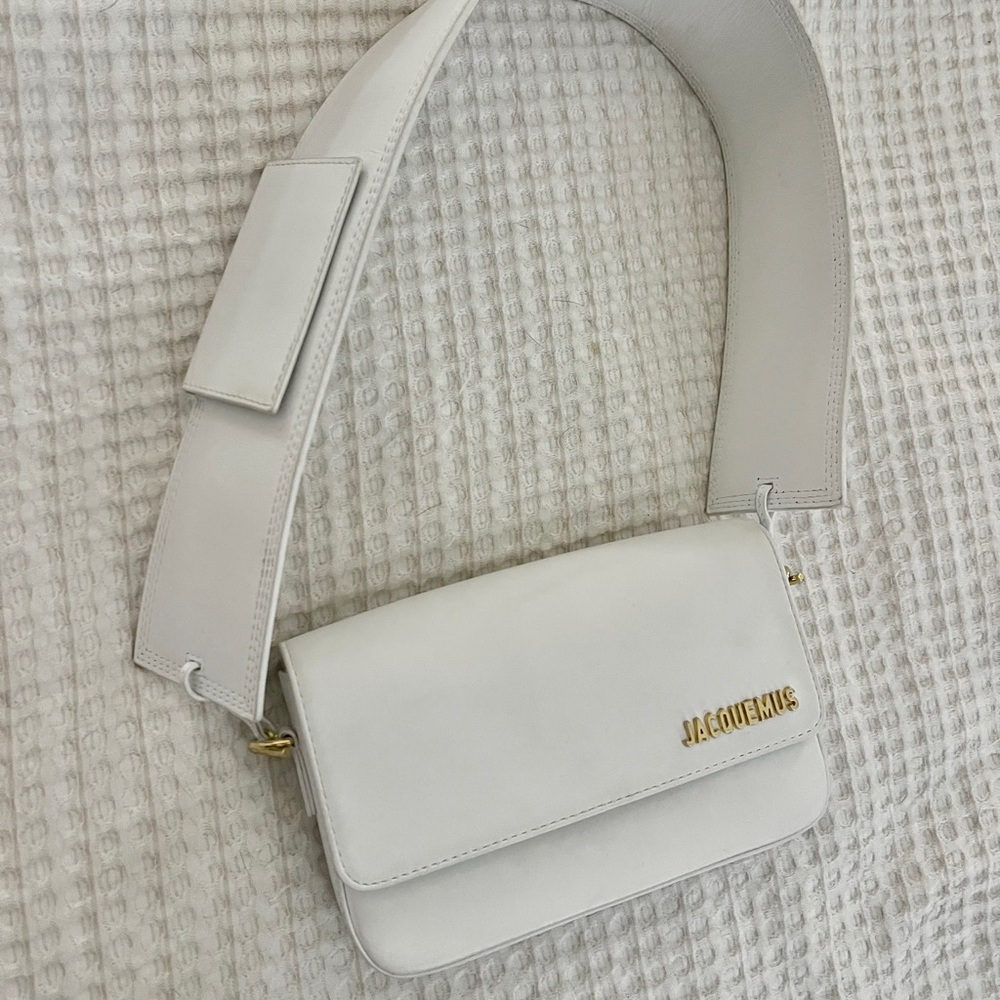 Jacquemus Le Carinu logo-plaque shoulder bag